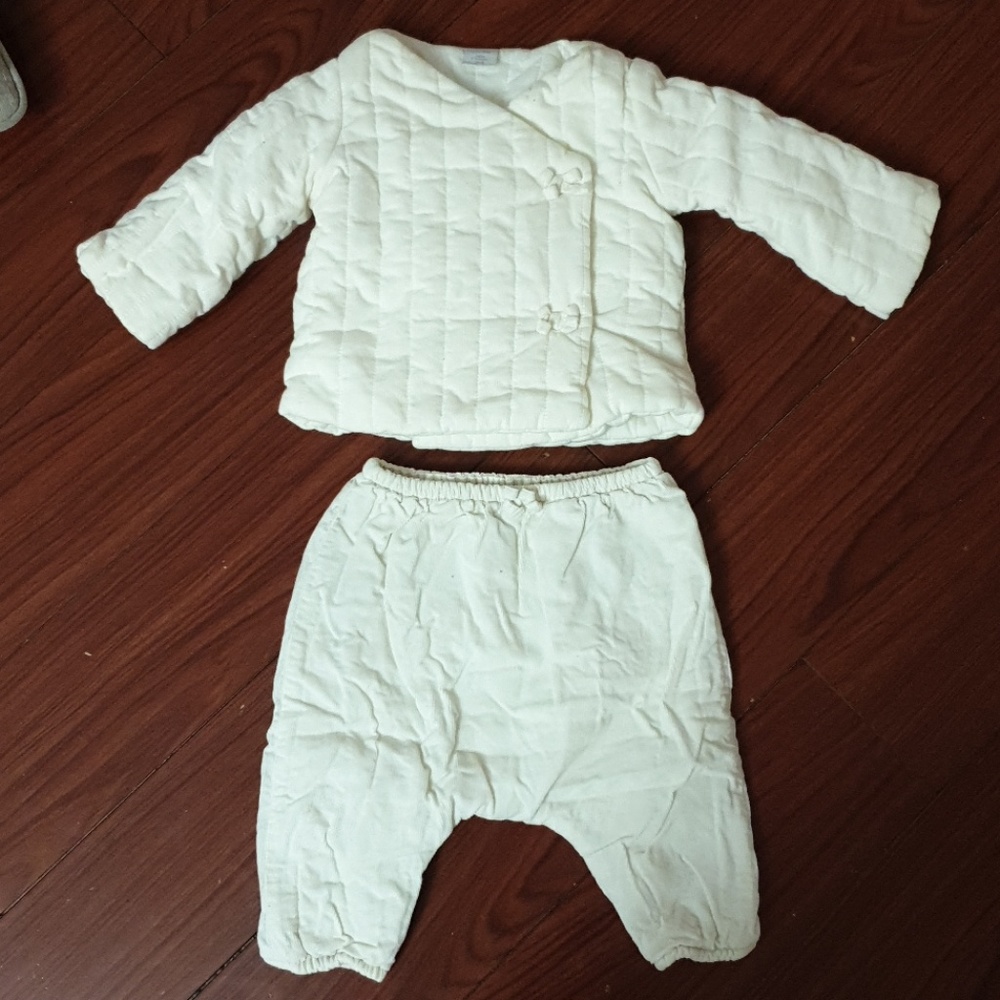 6. BABY Baby Gap Soft velour Jacket and pant set in ivory